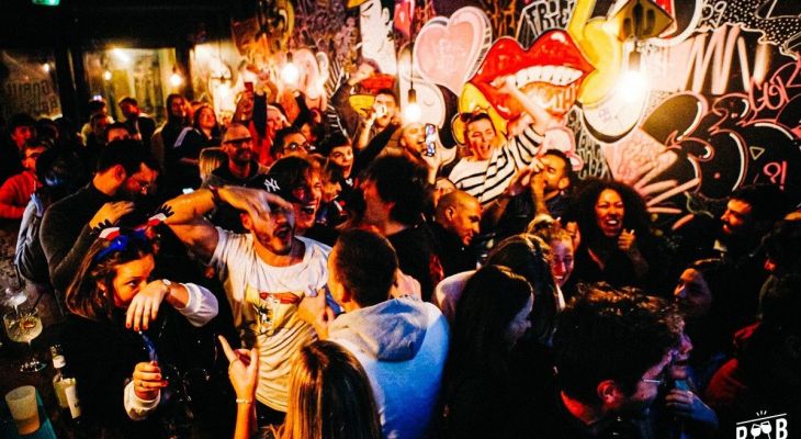 La Réservation de Bar : Comment Faire pour Être au Premier Rang