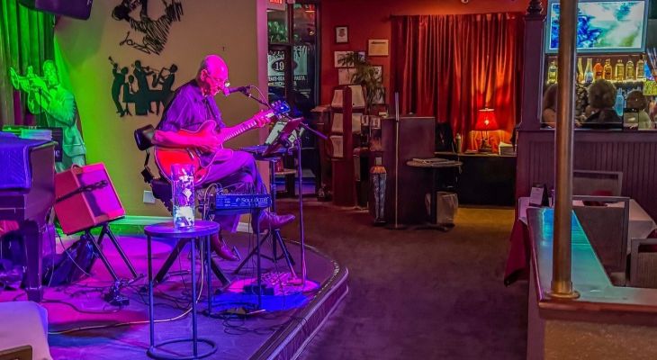 Top 10 des bars cabarets pour une soirée entre amis réussie Top 10 des bars cabarets pour une soirée entre amis réussie