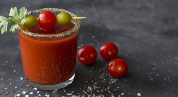 Le Bloody Mary : Histoire et évolution d'un cocktail légendaire Le Bloody Mary : Histoire et évolution d'un cocktail légendaire