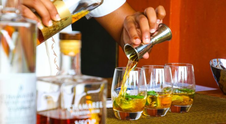 Secrets de barman : astuces pour sublimer les cocktails au rhum Secrets de barman : astuces pour sublimer les cocktails au rhum