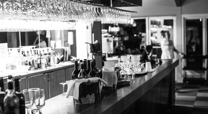 Dans quel bar animé faire la fête à Paris ?