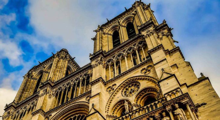 Fêtez la réouverture de Notre-Dame de Paris en réservant un bar à proximité