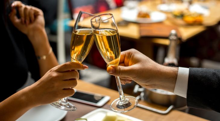 Rituels de boisson dans le monde : comment on trinque ailleurs ? Rituels de boisson dans le monde : comment on trinque ailleurs ?