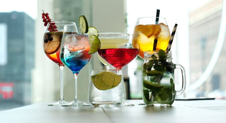 Comment créer une carte de cocktails originale ?