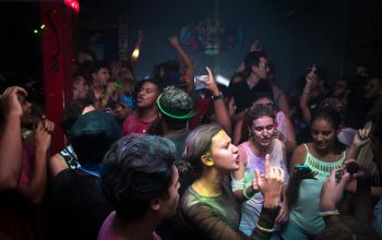 Top des meilleurs bars dansants pas chers à Paris : les adresses à réserver Top des meilleurs bars dansants pas chers à Paris : les adresses à réserver