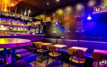 Anniversaire à Lyon : top des bars à privatiser pour une soirée inoubliable Anniversaire à Lyon : top des bars à privatiser pour une soirée inoubliable
