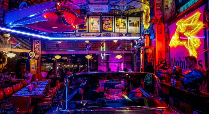 Rentrée en douceur : les bars parfaits pour un afterwork entre collègues Rentrée en douceur : les bars parfaits pour un afterwork entre collègues