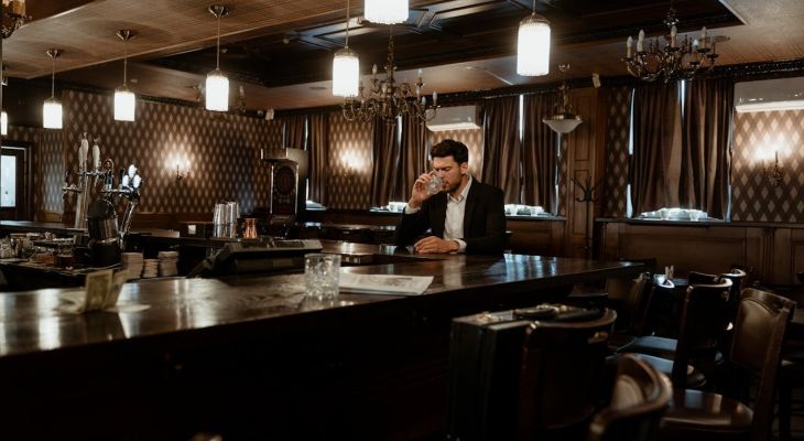 Speakeasies & bars cachés : les adresses les plus convoitées du printemps