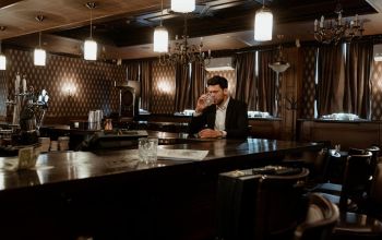 Speakeasies & bars cachés : les adresses les plus convoitées du printemps Speakeasies & bars cachés : les adresses les plus convoitées du printemps