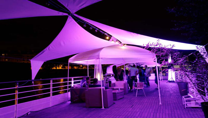 Bars sur une péniche