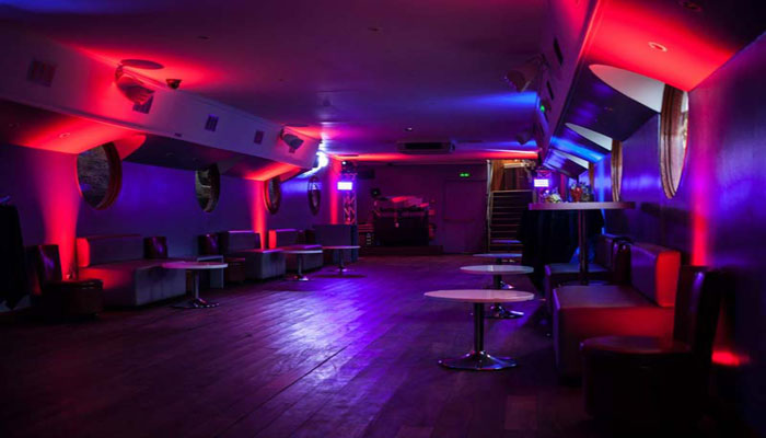 Péniches avec discothèque